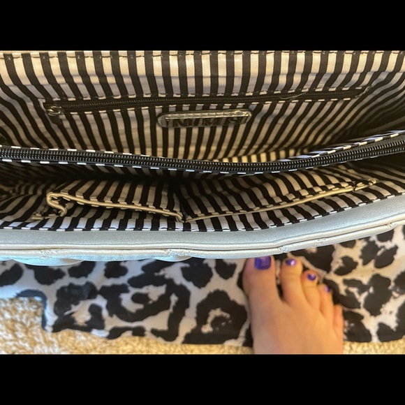 Beautiful MMS Design Studio silver quilted clutch with twist lock ❤️ - Picture 11 of 15